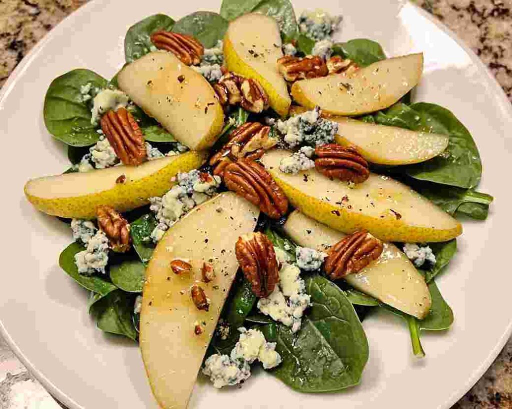 Spinach and Pear Salad with Balsamic Dressing